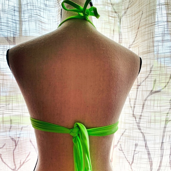 Set of 2 Victoria’s Secret swimsuit tops - Picture 3 of 6